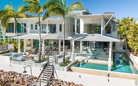 Iluka, Luxurious Riverfront Retreat